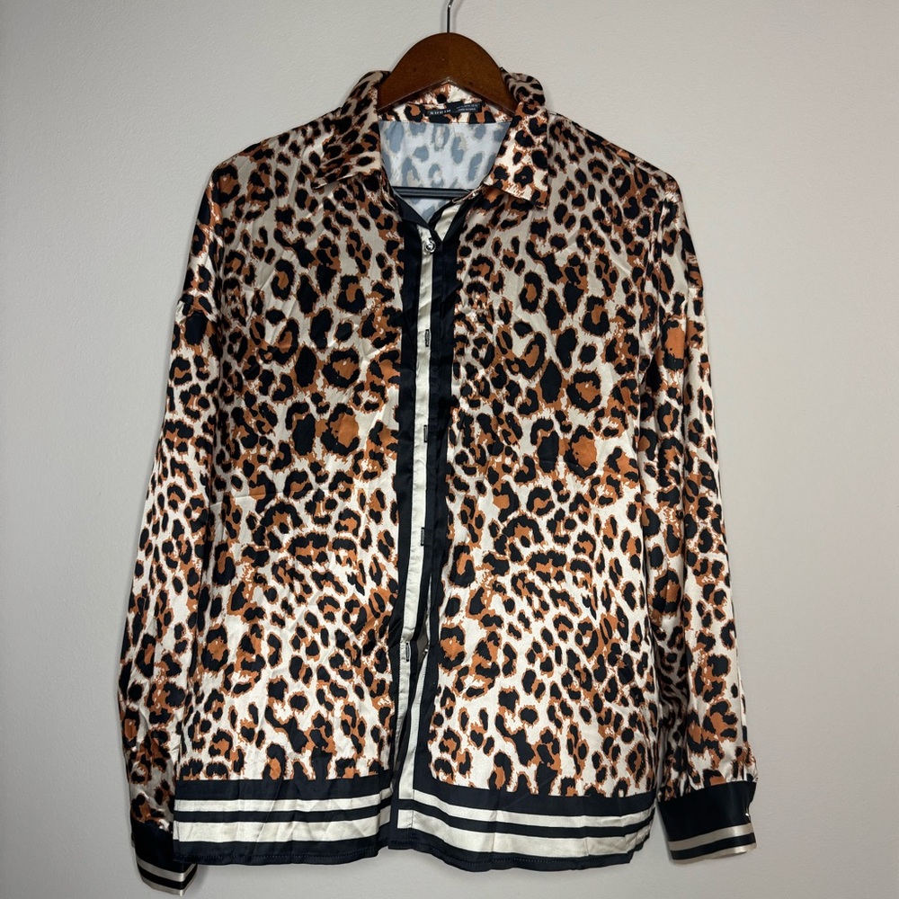 SHEIN Cheetah Lang Sleeve collars Button up top